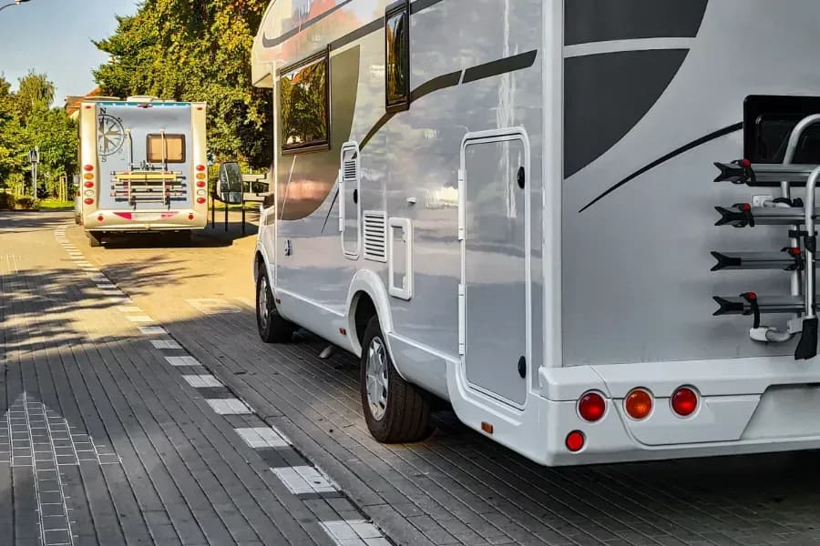 Wohnmobilstellplatz mit Naturkulisse